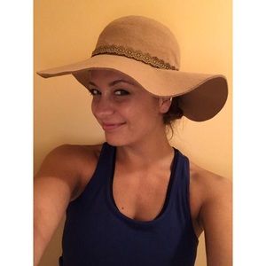 Floppy Vintage Looking Sun Hat!